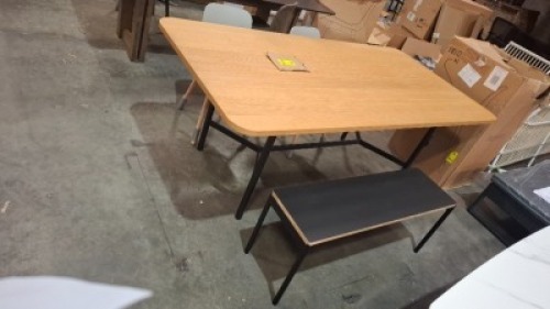 1 X HYBRID LOT CONTAINING 1 DINING TABLE IN OAK WITH METAL LEGS IN BLACK IN SIZE L 200 X W 100 X H 77 CM AND 1 BENCH IN BLACK WITH METAL LEGS IN SIZE W 109 X W 32 X H 43 CM AND 2 SKANDIUM LANGUE ORIGINAL DINING CHAIRS IN NATURAL IN SIZE W 50 X D 51 X H 7