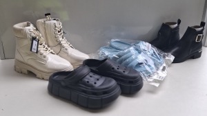 25 X BRAND NEW MIXED WOMENS SHOES LOT CONTAINING SLIDERS IN LIGHT BLUE IN SIZE 40 , CONFLY SLIPPERS IN BLACK IN SIZE 40-41 , REFUGE WOMENS ZIPPED BOOTS IN WHITE IN SIZE UK 6.5 ETC IN ONE TUB (NOTE- TUBS NOT INCLUDED)