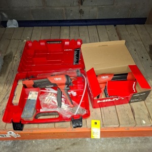 2 X HILTI TOOLS LOT CONTAINING 1 HDM 330 MANUAL FOAM DISPENSER AND 1 HIT-CB 330 FOAM DISPENSER