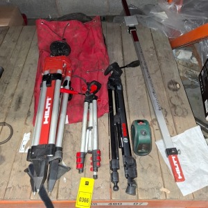 4 X MIXED LOT CONTAINING HILTI PA920 TRIPOD, BOSCH UNIVERSAL LEVEL 2 CROSS LINE LASER, BOSCH 3 601 K96 B00 TRIPOD LEVEL, HILTI 3 METER MEASURING STICK