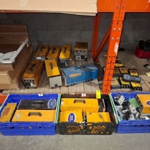 25 X MIXED GARAGE EQUIPMENT CONTAINING 16 BOSTON GARAGE EQUIPMENT OPA-100 GAS ANALYSER , 7 BOSTON GARAGE EQUIPMENT MGT-300 GAS ANALYSER BOWMONK BRAKE CHECK SERIES 2 BRAKE TESTER , TURN KEY G METRE BRAKE TESTER IN 3 TRAYS/BAYS (NOTE - TRAYS NOT INCLUDED)