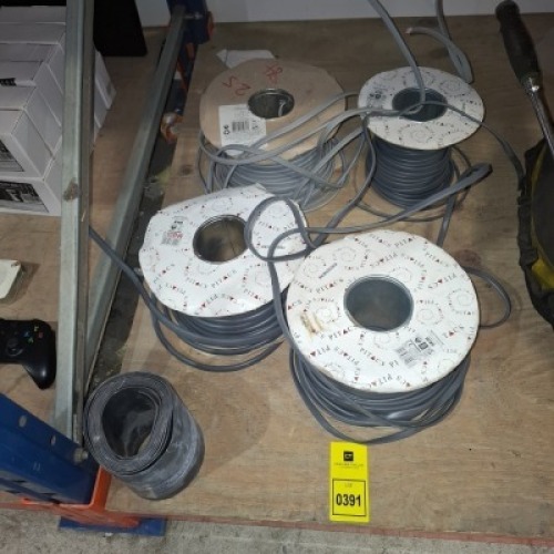 5 X MIXED LOT CONTAINING 3 ROLLS OF CORE & EARTH CABLE 1.OMM 6343Y AND ONE ROLL PXCABLES 6242Y GREY 2.5MM TWIN & CARTH CABLE AND ONE ROLL OF CODE 4 LEAD FLASHING A MATERIAL USED IN ROOFING.