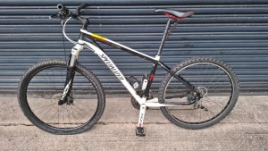 1 X SPECIALISED BIKE IN WHITE AND BLACK IN SIZE 45CM