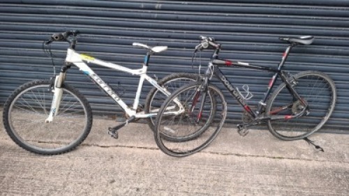 2 X BIKES LOT CONTAINING 1 CARRERA IN WHITE IN SIZE 46CM , AND 1 BOARDMAN BIKE IN BLACK IN SIZE 49CM