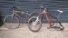 2 X MIXED BIKES LOT CONTAINING 1 SCOTT METRIX BIKE IN GREY WITH RED STRIPES IN SIZE 45CM AND 1 X ON ONE BIKE IN BLACK AND ORANGE IN SIZE 47CM
