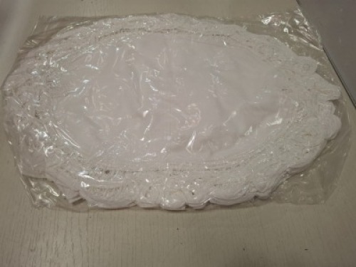 456 X WHITE OVAL BATTEN LACE DOLLEY/PLACEMAT IN SIZE 30X45CM