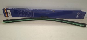 200 X AXEBLINK WINDSCREEN WIPERS 3 IN SIZE 32 AND 1 IN SIZE 26 IN 4 BOXES