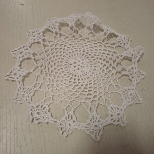 1680 X WHITE ROUND CROCHET DOLLEY IN SIZE 20CM IN ONE BOX