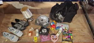 15 X MIXED USED LOT CONTAINING BAG FULL OF HAIRDRESSING ACCESSORIES , CD PLAYER / RADIO PLAYER , TABLE LAMP , TWO PAIRS OF TRAINERS IN SIZE 42 , IMPULSE LONG LASTING INNER GLOW ETC ON HALF A BAY