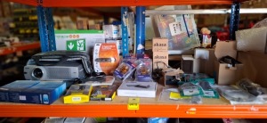 30 X MIXED LOT CONTAINING SANYO MULTIVERSE PROJECTOR , AKASA AMBER FANS ULTRAQUITE 8CM PC CASE FANS , BELKIN HI-SPEED USB 2.0 DOCKSTATION , FOLDABLE KEYBOARD , VGA CABLE , LIGHTWEIGHT STEREO HEADPHONES , ETC ON A FULL SHELF