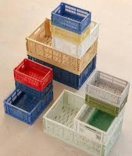 19 X BRAND NEW MIXED LOT CONTAINING 8 X HEY COLOUR CRATES IN WHITE IN SIZE W 34.5 X L 53 X H 18.5 CM , 5 X HAY METAL CRATE SIZE L 53 X W 34.5 X H 1.5 CM , 3 X HEY WHEELS , 4 X HAY DARK BLUE METAL CRATES IN SIZE L 53 X W 34.5 X H 1.5 CM ON HALF A BAY