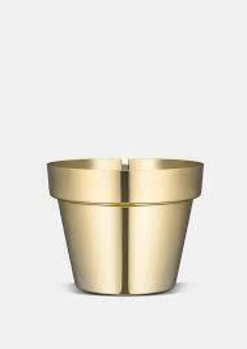 5 X BRAND NEW MIXED LOT CONTAINING 2 X APPLE BRAIDED STORAGE IN NATURAL IN SIZE DIAM 20 X H 28 CM - RRP EACH &pound;45 - 2 X SKULTUNA THEATER CANDLE STICKS IN BRASS IN SIZE 6CM - RRP EACH &pound;72 - AND 1 X SKULTUNA FLOWER POT IN SIZE MEDIUM IN BRASS - RRP &pound;136 - T