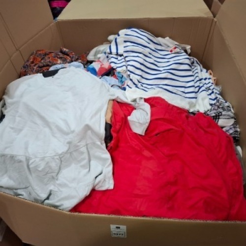 400+ MIXED CLOTHING LOT CONTAINING ACTUEL PANTS IN MULTICOLOUR FLORAL DESIGN IN SIZE 36 , YARE JACKET/COAT IN CAMEL AND BLACK IN SIZE 36 , BIG DART V NECK JUMPER IN WHITE AND DARK BLUE IN SIZE ETC IN ONE PALLET BOX