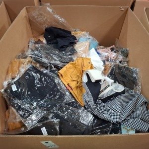 400+ MIXED CLOTHING LOT CONTAINING BRANDLESS JEAN SHORTS IN BLACK IN SIZE 4 , PLACE DU JOUR TROUSERS IN CAMEL IN SIZE 6 ,STOCKERPOINT DRESS IN BLACK/WHITE IN SIZE 36 ETC IN ONE PALLET BOX