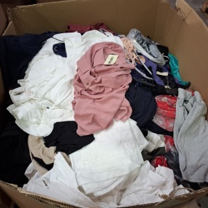 400+ MIXED CLOTHING LOT CONTAINING ZARA MAN SHORTS IN NAVY IN SIZE L , WOMENS FLORAL TOP IN WHITE IN SIZE S , CAFFARI BUTTONED LONG SLEEVE TOP IN PINK IN SIZE 40 ETC IN ONE PALLET BOX