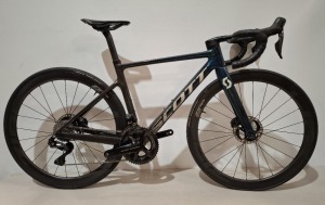 SCOTT ADDICT RC PRO (EU) BIKE MODEL: 286415 SIZE: XS - 48 CM ORIG RRP £8599 ADDICT RC DISC HMX CARBON FRAME ADDICT RC HMX CARBON FORK SHIMANO DURA-ACE DI2 DISC 24 SPEED ZIPP 303S CARBON TUBELESS DISC WHEELS VITTORIA RUBINO PRO TYRES SYNCROS CARBON PARTS -