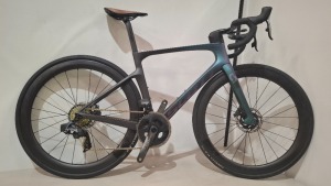 SCOTT FOIL 10 (EU) BIKE MODEL: 280602 SIZE: S ORIG RRP £6499 FOIL DISC HMF CARBON FRAME FOIL DISC HMX FORK SRAM FORCE ETAP AXS 24 SPEED SYNCROS CAPITAL 1.0 50 DISC WHEELS PIRELLI P7 TRYES SYNCROS CARBON/ALLOY PARTS CONDITION - GOOD TO FAIR - SCUFFS ON CRA