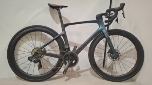 SCOTT FOIL 10 (EU) BIKE MODEL: 280602 SIZE: S ORIG RRP &pound;6499 FOIL DISC HMF CARBON FRAME FOIL DISC HMX FORK SRAM FORCE ETAP AXS 24 SPEED SYNCROS CAPITAL 1.0 50 DISC WHEELS PIRELLI P7 TRYES SYNCROS CARBON/ALLOY PARTS CONDITION - GOOD TO FAIR - SCUFFS ON CRA