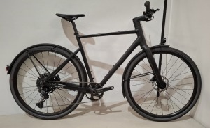 SCOTT METRIX 20 EQ BIKE MODEL: 294295 SIZE: L - 56 ORIG RRP £1399 METRIX CARBON FORK METRIX DISC ALLOY FRAME SHIMANO CUES 1X10 SPEED SYNCROS RACE 24 DISC RIMS SCHWALBE G-ONE COMP 40MM TYRES CONDITION - GOOD - WORKSHOP RECONDITIONED SEE ALL IMAGES