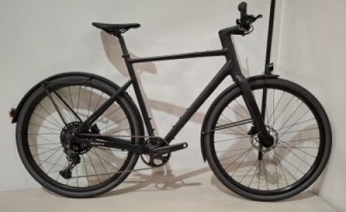 SCOTT METRIX 20 EQ BIKE MODEL: 294295 SIZE: L - 56 ORIG RRP &pound;1399 METRIX CARBON FORK METRIX DISC ALLOY FRAME SHIMANO CUES 1X10 SPEED SYNCROS RACE 24 DISC RIMS SCHWALBE G-ONE COMP 40MM TYRES CONDITION - GOOD - WORKSHOP RECONDITIONED SEE ALL IMAGES