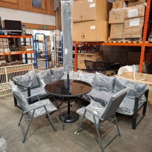 7 X PIECE BRAND NEW GARDEN SET TO INCLUDE 5 SEAT CORNER SOFA , GLASS TOP FOLDABLE TABLE SIZE DIAM 100 CM X H 73 , 2 PADDED FOLDABLE CHAIRS , AND ONE PARASOL WITH STAND - PRE - BUILT