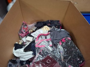 400 + MIXED CLOTHING LOT CONTAINING CRIMINAL DAMAGE KEYS CORSETT IN BLACK AND PINK IN SIZE XL , CRIMINAL DAMAGE TANK TOP IN CHARCOAL IN SIZE S , CRIMINAL DAMAGE SHIRT IN BURGUNDY IN SIZE M ETC ALL IN ONE PALLET BOX