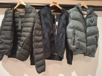 5 X BRAND NEW CRIMINAL DAMAGE COATS LOT CONTAINING STRAND PUFFA JACKET IN BLACK IN SIZE M , 1X SCUBA HOOD JACKET IN BLACK AND BLUE IN SIZE M , FLIP GILET IN CHARCOAL IN SIZE L , COVENT PUFFER JACKET IN NYLON BLACK IN SIZE S , 1X SIGNATURE VARSITY JACKET 