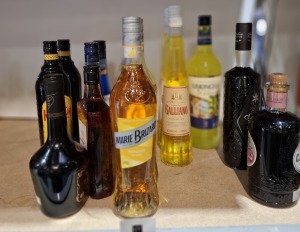 15 X BRAND NEW MIXED ALCOHOL LOT CONTAINING MARIE BRIZARD BANANE 700ML , BELLUCCI LUXURY AMARETTO 50CL , DE KUYPER CHERRY BRANDY LIQUEUR 50 CL , ANTICA SAMBUCA 70CL , KAHLUA THE ORIGINAL COFFEE LIQUEUR 700ML ETC