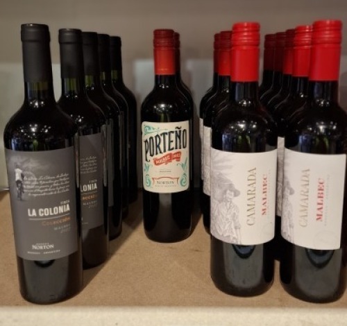 18 X BRAND NEW MIXED ALCOHOL LOT CONTAINING 10 CAMARADA MALBEC 75CL 12.5 % , 5 FINCA LA COLONIA COLECCION MALBEC 750ML 14% , 3 PORTENO MALBEC 2023 750ML 13%