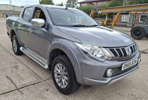 GREY MITSUBISHI L200 BARBARIAN DI-D, 2 KEYS, WITH V5, MOT 6 NOVEMBER 2025, 112,288 MILES, LEATHER SEATS, HEATED FRONT SEATS, CRUISE CONTROL, CLIMATE CONTROL, MANUAL, ROLLER SHUTTER BACK REVERSE CAMERA
