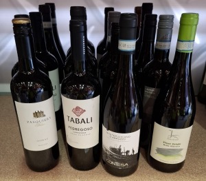 20 X BRAND NEW MIXED WINE LOT CONTAINING LOS DURMIENTES MALBEC 2024 750ML 13.5% , QUATRO VENTOS DOURO 2022 750MP 13 % , RAME SELECCION GARNACHA 2022 750ML 14% , PASQUIERS SHIRAZ 2024 750ML 13% , TABLI PEDREGOOS GRAN RESERVA 2023 750ML 14% , MONTEPULCIANO