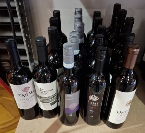 20 X BRAND NEW MIXED WINE LOT CONTAINING QUATRO VENTOS DOURO 2022 750ML 13% , RAME SELECCION 2022 750ML 14% , LOS DURMIENTES MALBEC 2023 750ML 14% , ONTANON RESERVA 2015 RIOJA 750ML 14% , TABALI PEDREGOSO CARMENRE 2023 14% , ETC