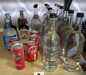25 X BRAND NEW MIXED DRINKS LOT CONTAINING NON - ALCOHOLIC SPIRITS IE THE PATHFINDER , LYRE'S WHITE CANE SPIRIT , LYRE'S COFFE ORIGINALE , LYRE'S DRY LONDON SPIRIT , MARLISH STILL SPRING WATER COCA COLA CANS ETC