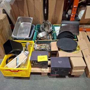 LARGE AMOUNT OF MIXED KITCHEN WEAR LOT CONTAINING STANINLESS STEEL FOOD PAN , SOUP STRAINERS , SERVING TRAYS CABERNET TULIP CHEF ET SOMMELIER STEMMED GLASS , CUTTING BOARDS ETC ON A FULL PALLET