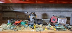 HALF A BAY OF MIXED BUILDERS TOOLS LOT CONTAINING TITAN HOOVER - BOSCH DRILL BITS - 50M EXTENSION LEAD - HAND SAW - CHISELS - CLAMPS - SAND PAPER - ERBAUER LIGHT ETC