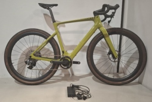 SCOTT SOLACE GRAVEL ERIDE 20 - CONDITION EXCELLENT MODEL: 290625 SIZE: L ORIG RRP &pound;6999 SOLACE ERIDE DISC HMX CARBON FRAME SOLACE ERIDE HMX FORK SRAM RIVAL XPLR ETAP AXS DISC 12 SPEED TQ MID MOTOR DRIVE 50NM MAX TORQUE, 300W SYNCROS CAPITAL 1.0 40E DISC W