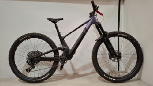 SCOTT CONTESSA GENIUS ST 910 - CONDITION GOOD - CHIPS ON FRAME MODEL: 290293 SIZE: M ORIG RRP &pound;6899 GENIUS CARBON HMF-ALLOY FRAME FOX 36 P. ELITE GRIP2 160MM FORK FOX FLOAT X NUDE, TRACLOC, 150MM SRAM GX EAGLE AXS 12 SPEED SHIMANO XT 4 PISTON DISC BRAKES 