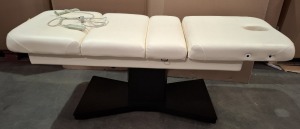 1 X RAYGEA ELECTRIC ADJUSTABLE MASSAGE TABLE IN SIZE L 195 X W 70 X H 74 CM