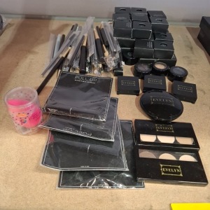 50 + BRAND NEW MIXED MAKE-UP LOT CONTAINING EVELYN CREAM EYELINER IN SHADES RAVEN , BLACK TIE , MEDIUM BROWN , FAWN , DARK BROWNSTONE , EVELYN EYESHADOW IN KISS AND TELL , BLACK ORCHID , JEANNIE , AND VARIOUS MAKEUP BRUSHES ETC