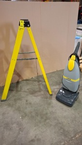2 X PIECE LOT CONTAINING 1 LAVOR SPRINTER FLOOR SCRUBBER DRIER , AND 1 PROMASTER STEP LADDER