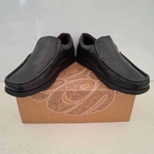 20 X PAIRS OF BRAND NEW ADULT PRETTY GREEN WALTHAM SLIP ON SHOES IN BLACK ALL IN SIZE 12 - RRP FOR EACH IS &pound;64 - TOTAL RRP FOR LOT IS &pound;1280