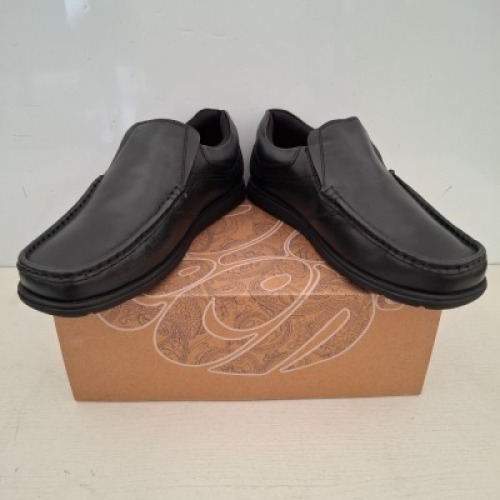 20 X PAIRS OF BRAND NEW ADULT PRETTY GREEN WALTHAM SLIP ON SHOES IN BLACK ALL IN SIZE 12 - RRP FOR EACH IS &pound;64 - TOTAL RRP FOR LOT IS &pound;1280