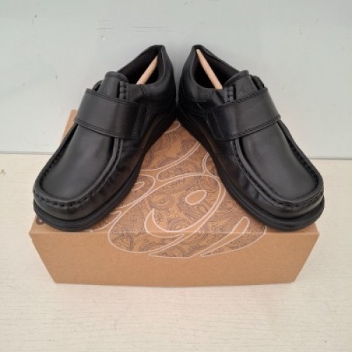24 X PAIRS OF BRAND NEW KIDS PRETTY GREEN HARROW VELCRO SHOES IN BLACK ALL IN SIZE 1.5 RRP FOR EACH IS &pound;45 - TOTAL RRP FOR LOT &pound;1080