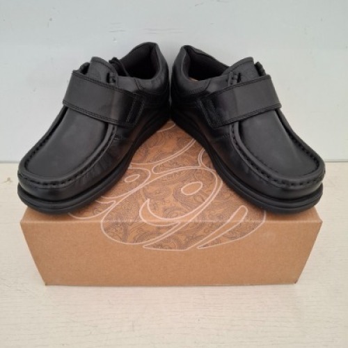 24 X PAIRS OF BRAND NEW KIDS PRETTY GREEN HARROW VELCRO SHOES IN BLACK ALL IN SIZE 1 RRP FOR EACH IS &pound;45 - TOTAL RRP FOR LOT &pound;1080