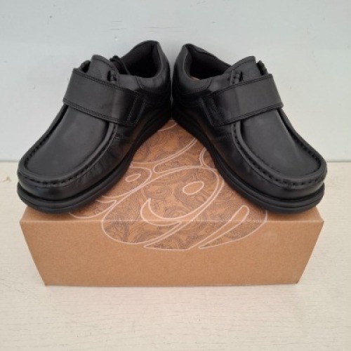 24 X PAIRS OF BRAND NEW KIDS PRETTY GREEN HARROW VELCRO SHOES IN BLACK ALL IN SIZE 1 RRP FOR EACH IS &pound;45 - TOTAL RRP FOR LOT &pound;1080