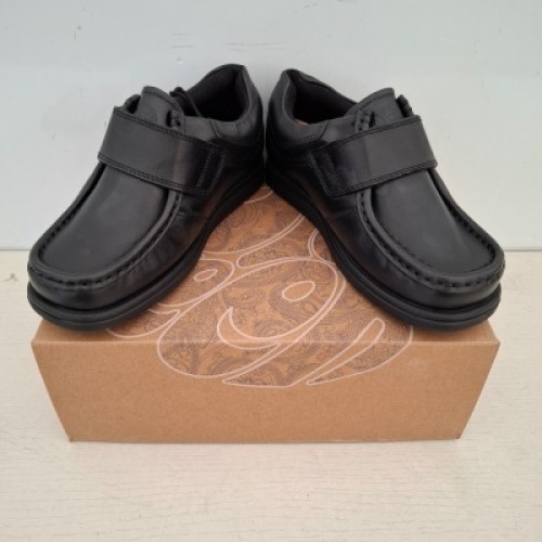 24 X PAIRS OF BRAND NEW KIDS PRETTY GREEN HARROW VELCRO SHOES IN BLACK ALL IN SIZE 1 RRP FOR EACH IS &pound;45 - TOTAL RRP FOR LOT &pound;1080