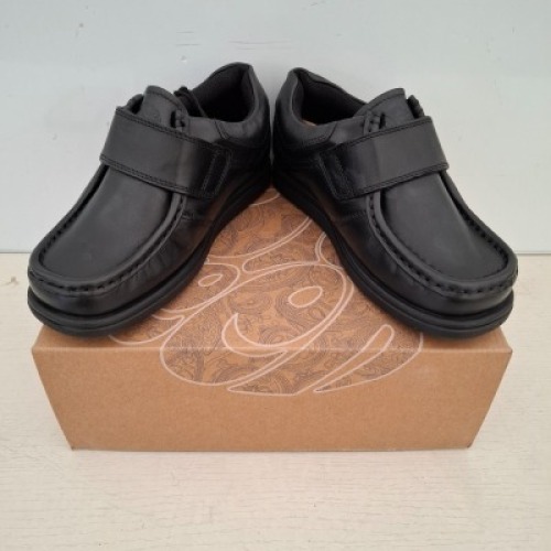 24 X PAIRS OF BRAND NEW KIDS PRETTY GREEN HARROW VELCRO SHOES IN BLACK ALL IN SIZE 1 RRP FOR EACH IS &pound;45 - TOTAL RRP FOR LOT &pound;1080