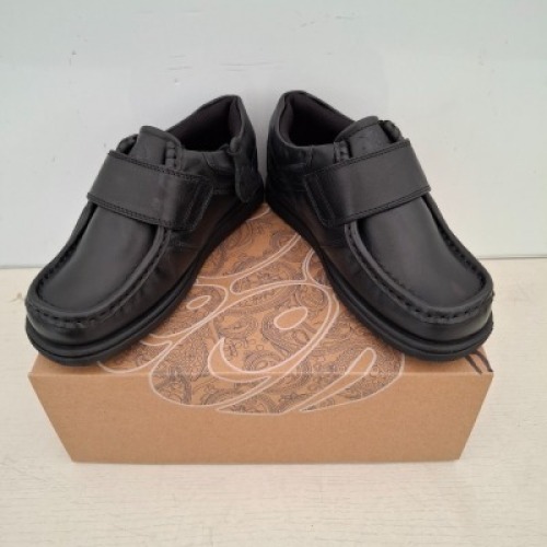 24 X PAIRS OF BRAND NEW KIDS PRETTY GREEN HARROW VELCRO SHOES IN BLACK ALL IN SIZE C13 RRP FOR EACH IS &pound;45 - TOTAL RRP FOR LOT &pound;1080