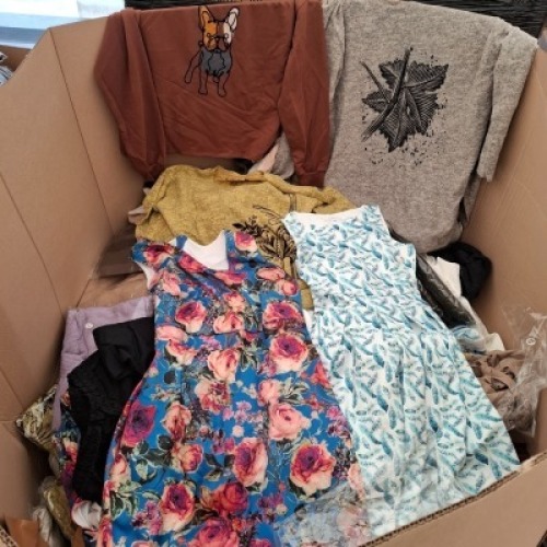 400 + BRAND NEW MIXED CLOTHING LOT CONTAINING, NUR BIG SIZE LONG SLEEVED SHIRT IN GREY IN SIZE XL, LAS CARNA VEST IN WHITE/FLORAL IN SIZE 38, ZARA SHORTS IN BLACK IN SIZE MEDIUM,ETC, (IN 1 PALLET BOX)