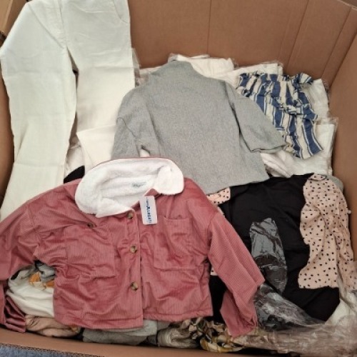 400 + BRAND NEW MIXED CLOTHING LOT CONTAINING, BE REAL WOMANS TOP IN BLACK AND CREAM IN SIZE 3, ZARA SWEATSHIRT IN WHITE IN SIZE LARGE, FABORI COLLECTION SHORTS IN BLUE AND WHITE STRIPES IN SIZE SMALL, ETC, (IN 1 PALLET BOX)